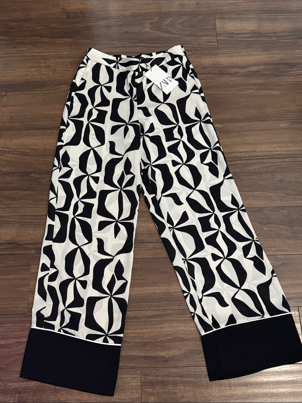 Zara Black and Cream Graphic Abstract Print Pants - Size M (NWT)